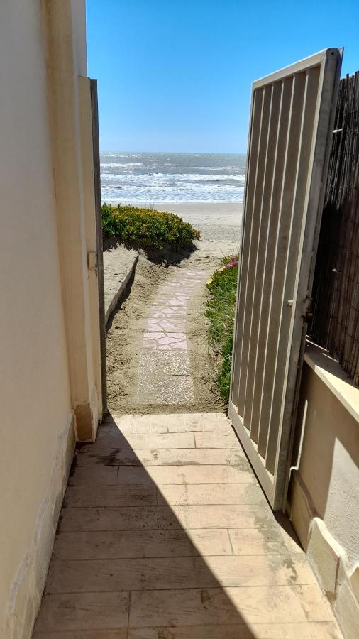 Casina Sulla Sabbia Torvaianica Exterior foto